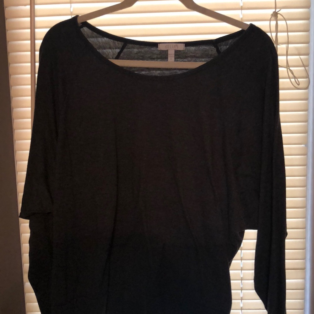 Delia’s grey shirt